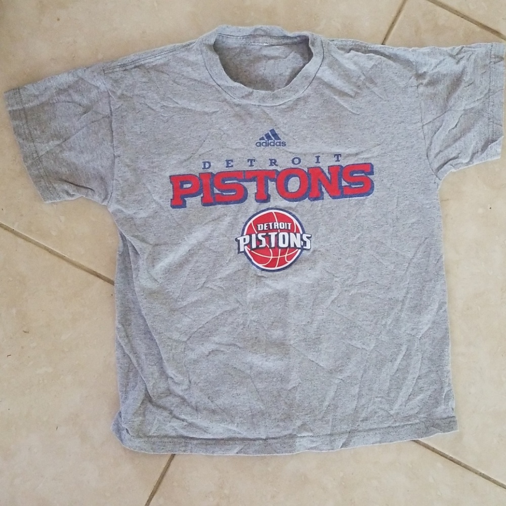 Boys Adidas Detroit Pistons t-shirt